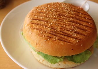 カフェのハンバーガー