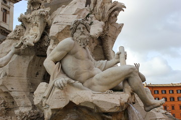 Skulptur des Flussgott Ganges am Vierströmebrunnen in Rom