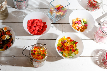 bunte Candy Bar mit leckeren Suessigkeiten