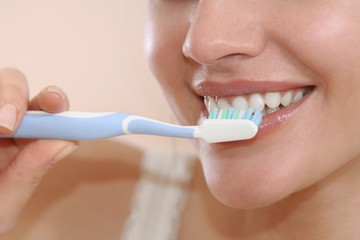 Women brush your teeth