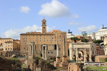 Fototapeta na wymiar Rom: Blick über das berühmte Forum Romanum (Italien)
