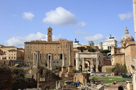 Panorama: Blick über das berühmte Forum Romanum in Rom (Italien)