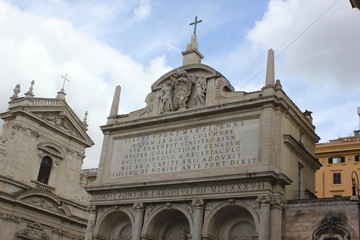 Rom: Die Fassaden des Brunnens Fontana Paola und der Kirche Santa Maria della Vittoria