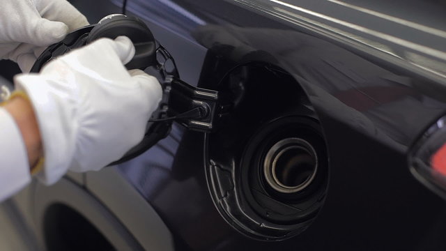 Hand opening the oil filler cap