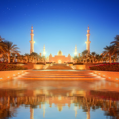 Sheikh Zayed Grand Mosque at dusk, Abu-Dhabi