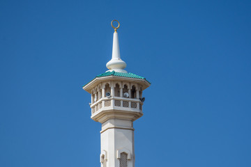 Minarett einer Moschee in Dubai.
Aufgenommen im Bastakiya Viertel nahe dem Al-Fahidi Fort.