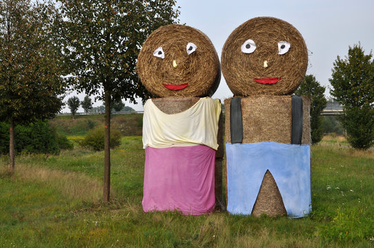 Strohfiguren