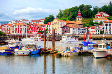 Colorful basque houses in port of Saint-Jean-de-Luz, France - obrazy, fototapety, plakaty