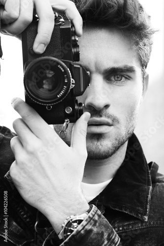 Very sexy man on camera — img 1