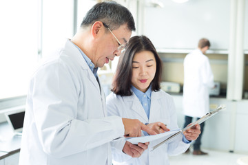 Fototapeta premium people doing chemical experiment in modern lab