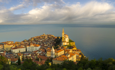Panorama miasta z lotu ptaka-Piran,Słowenia © Mike Mareen