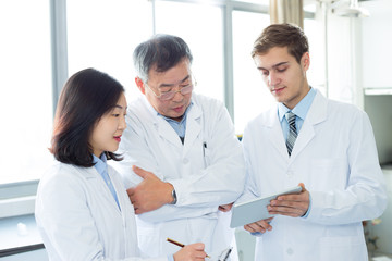 Fototapeta premium people doing chemical experiment in modern lab