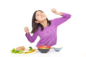 食事を楽しむ女の子