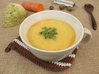 Karotten-Sellerie-Suppe