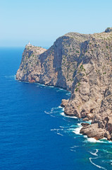 Mallorca, Isole Baleari, Spagna: il faro di Cap de Formentor, il più alto delle isole Baleari con un'altezza focale di 210 metri sul livello del mare, 9 giugno 2012