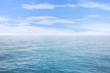 Naklejka premium Summer seascape with blue sea and sky background