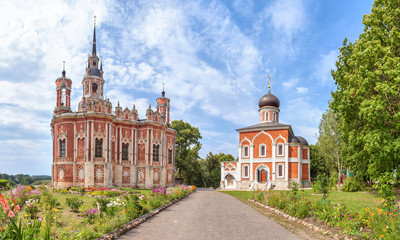 Fototapeta na wymiar Churches in Mozhaysk kremlin, Russia