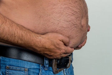 Mann mit Übergewicht