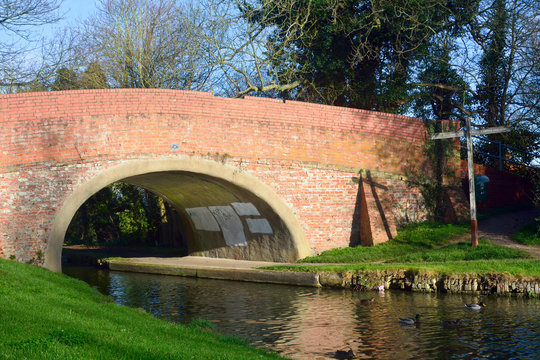 Bridge over the Grand Union Canal at Woughton-on-the-Green, Buck