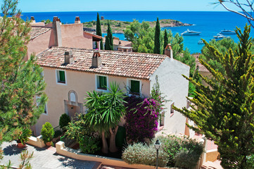 Fototapeta premium Mallorca, Isole Baleari, Spagna: vista del Mar Mediterraneo da una collina sull'isola, 9 giugno 2012