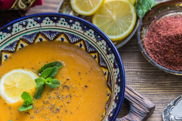 Lentil cream soup with lemon slices with mint