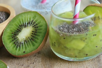 chia seed with kiwifruit