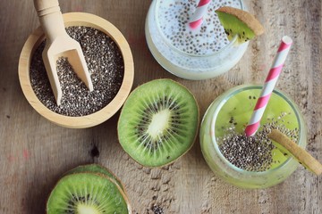 chia seed with kiwifruit