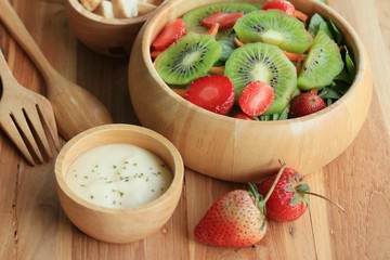mix salad fresh kiwifruit
