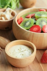 mix salad fresh kiwifruit