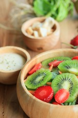 mix salad fresh kiwifruit