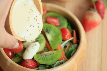 mix salad fresh kiwifruit