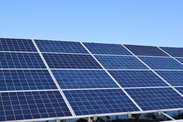 太陽光発電／山形県の庄内地方で、太陽光発電用ソーラーパネルの風景を撮影した写真です。