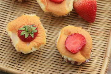 cake with fresh strawberry