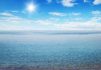 Obraz premium Beautiful sky and blue sea