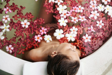 Spa bathing with flowers
