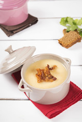 Pea cream soup with bacon crisps in pots 