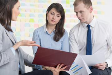 Obraz premium Sharing her business experience