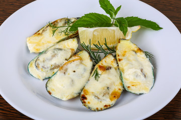 Mussels backed in cream sauce