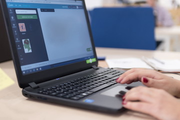 Fototapeta na wymiar startup business, woman working on laptop