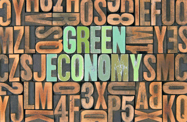 green economy / caracteres d'imprimerie en bois 