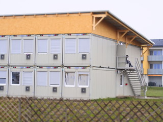 Flüchtlingsunterkünfte mit einer winterfester Dachkonstruktion