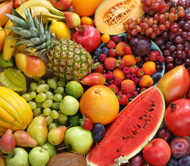 Superfood-Hintergrund. Nur Obst- / Lebensmittelfotografie von reifen Früchten auf dem Markt. Kopieren Sie spacy für Ihren Text. Hochauflösendes Produkt