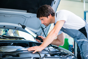 Plakat Auto mechanic working in car service workshop