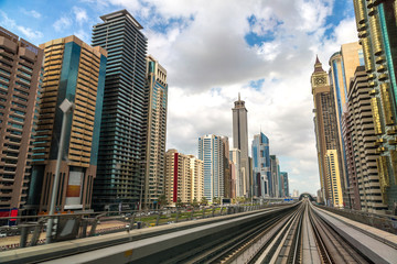 Fototapeta na wymiar Dubai metro