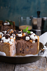 Ice cream cake with marshmallows and peanuts