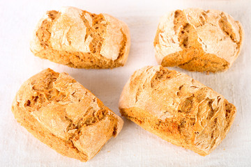 Sauerteig- Brötchen