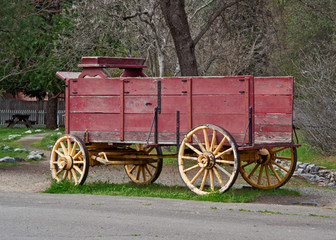 Fototapeta na wymiar Old wooden wagon