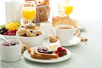 Fresh and bright continental breakfast table - obrazy, fototapety, plakaty