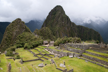 kamienne pozostałości po budynkach Inków w Machu Picchu