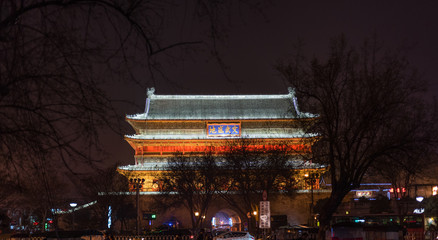 Fototapeta premium Night landscape of Xian ancient Drum Tower at the ancient city w